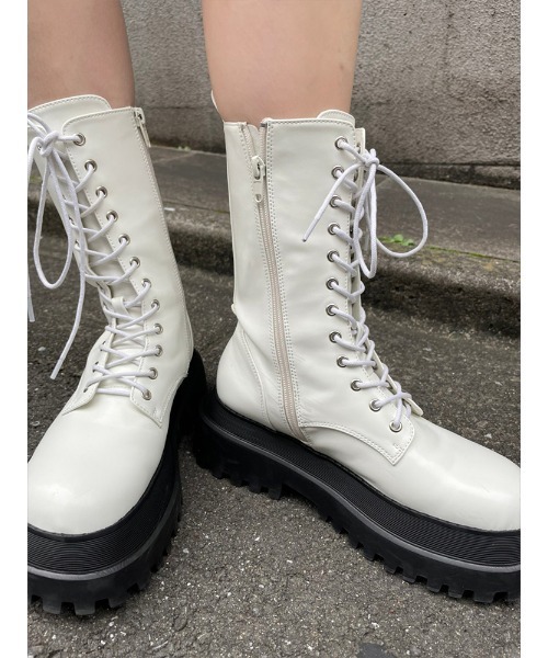 ENVYM(アンビー)の「ボリュームソールレースUP BOOTS(ブーツ・レディース・ホワイト/ブラック・22.5/23.5/24.5)」の15枚目の写真