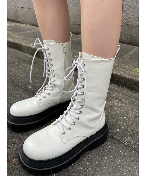 ENVYM(アンビー)の「ボリュームソールレースUP BOOTS(ブーツ・レディース・ホワイト/ブラック・22.5/23.5/24.5)」の5枚目の写真