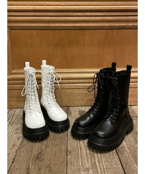 ENVYM(アンビー)の「ボリュームソールレースUP BOOTS(ブーツ・レディース・ホワイト/ブラック・22.5/23.5/24.5)」の16枚目の写真