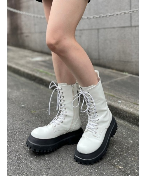 ENVYM(アンビー)の「ボリュームソールレースUP BOOTS(ブーツ・レディース・ホワイト/ブラック・22.5/23.5/24.5)」の4枚目の写真