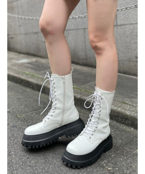 ENVYM(アンビー)の「ボリュームソールレースUP BOOTS(ブーツ・レディース・ホワイト/ブラック・22.5/23.5/24.5)」の12枚目の写真
