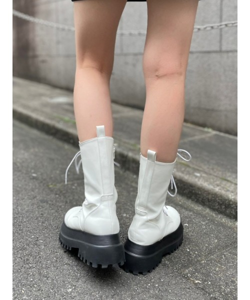 ENVYM(アンビー)の「ボリュームソールレースUP BOOTS(ブーツ・レディース・ホワイト/ブラック・22.5/23.5/24.5)」の8枚目の写真