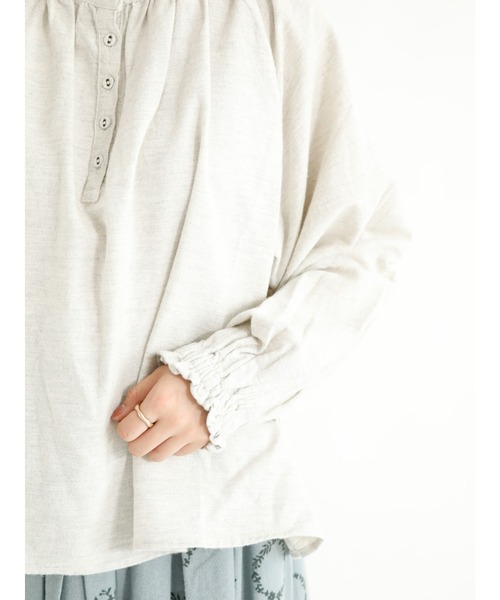 Samansa Mos2（サマンサ モスモス）の「スタンドフリルブラウス（シャツ/ブラウス・レディース・サックスブルー/モカ/チャコール/キナリ・ﾌﾘ-）」の5枚目の写真