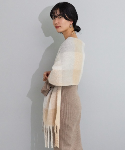 SHENERY（シーナリー）の「リサイクルポリブロックチェックストール（ストール/ショール・レディース・ベージュ/グリーン・FREE）」の10枚目の写真