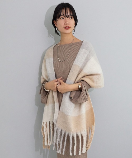 SHENERY（シーナリー）の「リサイクルポリブロックチェックストール（ストール/ショール・レディース・ベージュ/グリーン・FREE）」の8枚目の写真