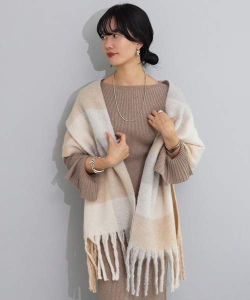 SHENERY（シーナリー）の「リサイクルポリブロックチェックストール（ストール/ショール・レディース・ベージュ/グリーン・FREE）」の7枚目の写真