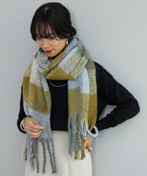 SHENERY（シーナリー）の「リサイクルポリブロックチェックストール（ストール/ショール・レディース・ベージュ/グリーン・FREE）」の16枚目の写真