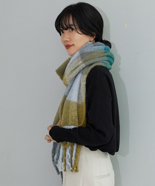 SHENERY（シーナリー）の「リサイクルポリブロックチェックストール（ストール/ショール・レディース・ベージュ/グリーン・FREE）」の17枚目の写真