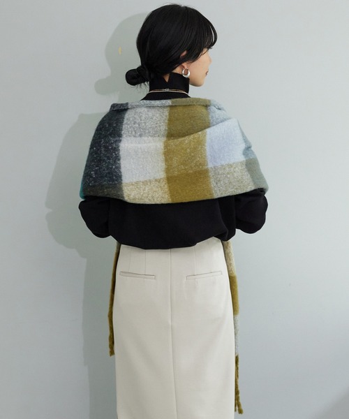 SHENERY（シーナリー）の「リサイクルポリブロックチェックストール（ストール/ショール・レディース・ベージュ/グリーン・FREE）」の22枚目の写真