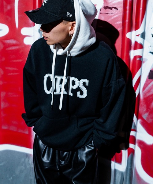 Rocky Monroe（ロッキーモンロー）の「オーバーサイズ 裏起毛カレッジロゴプリントプルオーバーパーカー（パーカー・メンズ・ブラック/ネイビー/グレー/グリーン/ブラック系/グレー系/グレー系1/グリーン系/ホワイト・M/L/XL）」の4枚目の写真