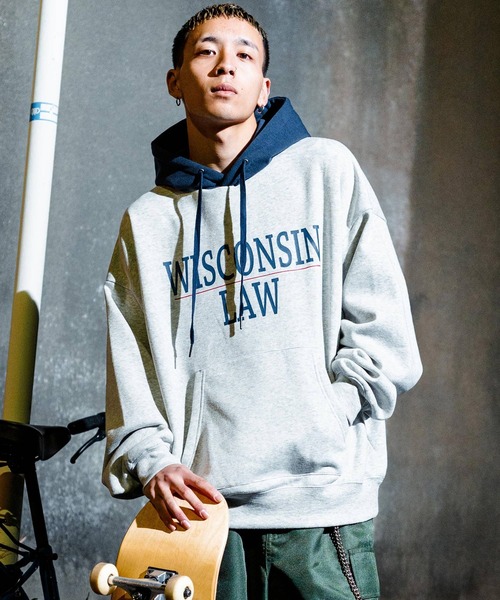 Rocky Monroe（ロッキーモンロー）の「オーバーサイズ 裏起毛カレッジロゴプリントプルオーバーパーカー（パーカー・メンズ・ブラック/ネイビー/グレー/グリーン/ブラック系/グレー系/グレー系1/グリーン系/ホワイト・M/L/XL）」の6枚目の写真