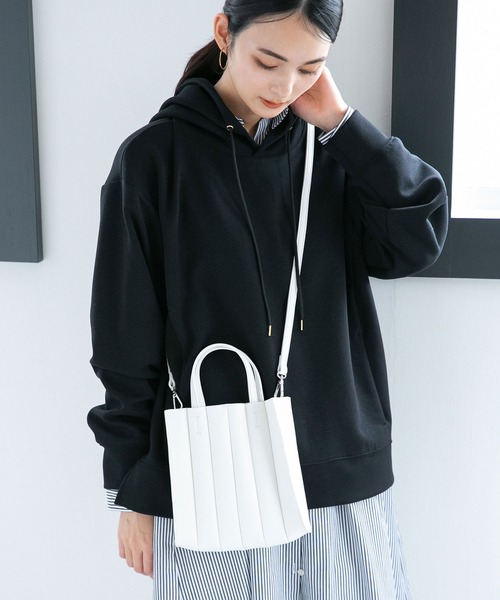 NANO universe（ナノユニバース）の「LB.04/プリーツミニトートバッグ（トートバッグ・レディース・ホワイト/ブラック/ベージュ・FREE）」の2枚目の写真