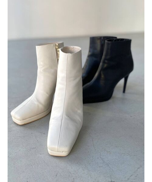 RESEXXY（リゼクシー）の「スクエアトゥショートブーツ（ブーツ・レディース・アイボリー/ブラック・SMALL/MEDIUM/LARGE）」の3枚目の写真