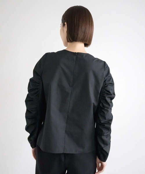 kaene(カエン)の「ギャザースリーブブラウス(シャツ/ブラウス・レディース・ブラック/オフホワイト・1/2)」の9枚目の写真