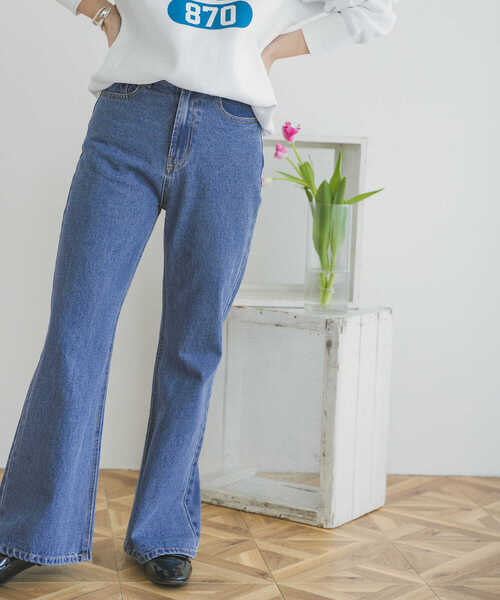 ITEMS URBANRESEARCH(アイテムズ アーバンリサーチ)の「セミフレアデニム(デニムパンツ・レディース・ライトブルー/ブルー・SMALL/MEDIUM)」の3枚目の写真