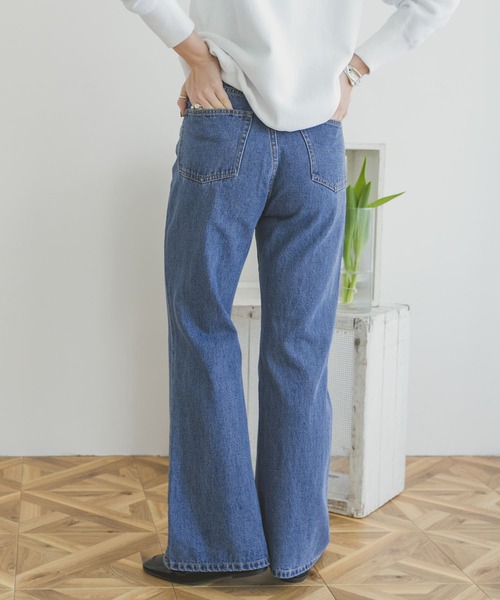 ITEMS URBANRESEARCH(アイテムズ アーバンリサーチ)の「セミフレアデニム(デニムパンツ・レディース・ライトブルー/ブルー・SMALL/MEDIUM)」の5枚目の写真