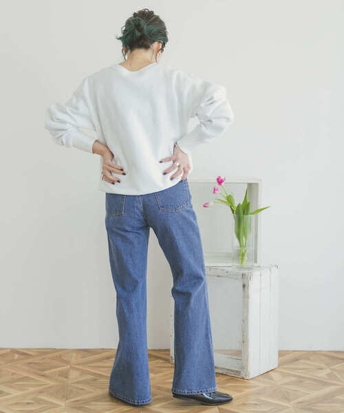 ITEMS URBANRESEARCH(アイテムズ アーバンリサーチ)の「セミフレアデニム(デニムパンツ・レディース・ライトブルー/ブルー・SMALL/MEDIUM)」の10枚目の写真