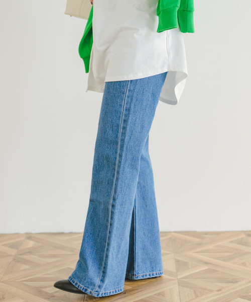 ITEMS URBANRESEARCH(アイテムズ アーバンリサーチ)の「セミフレアデニム(デニムパンツ・レディース・ライトブルー/ブルー・SMALL/MEDIUM)」の12枚目の写真