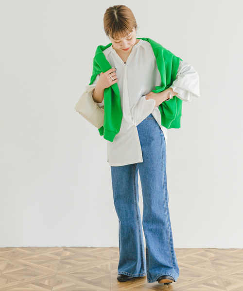 ITEMS URBANRESEARCH(アイテムズ アーバンリサーチ)の「セミフレアデニム(デニムパンツ・レディース・ライトブルー/ブルー・SMALL/MEDIUM)」の15枚目の写真