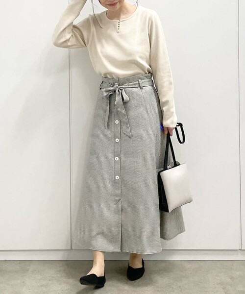 DRESKIP（ドレスキップ）の「◆【洗える】パ－ル調ボタンで惹きつける ラウンドネックニット（ニット/セーター・レディース・ブラック/ナチュラル/ホワイト系5/ピンク系・02/03/04）」の5枚目の写真