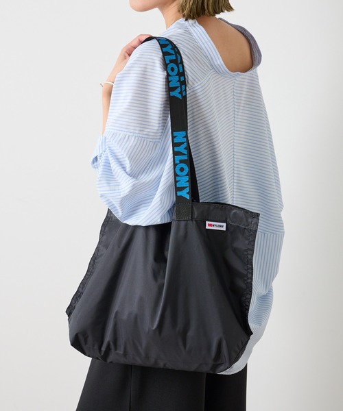 Omekashi（オメカシ）の「NYLONY ツーハンドルトート S（トートバッグ・レディース・ブラック・ONE SIZE）」の2枚目の写真