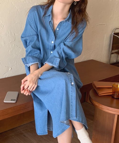 DAY CLOSET(デイ クローゼット)の「レディース 長袖スリットストレートデニムシャツワンピース(シャツワンピース・レディース・ブルー・ONE SIZE)」の4枚目の写真