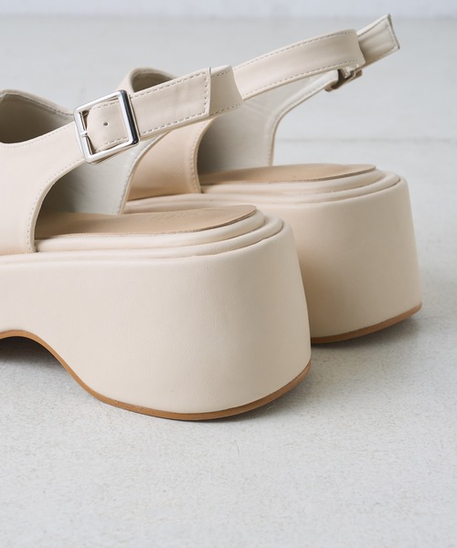 one after another NICE CLAUP（ワンアフターアナザーナイスクラップ）の「バックベルト付きサボサンダル（その他シューズ・レディース・アイボリー/ブラック・LARGE/MEDIUM/SMALL）」の10枚目の写真