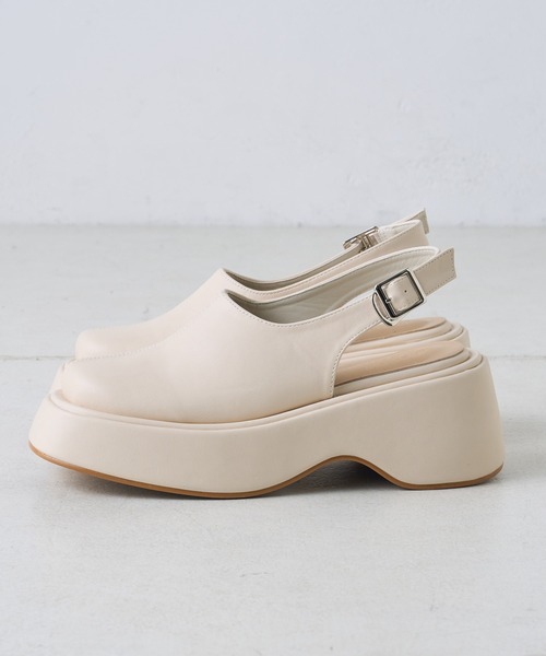 one after another NICE CLAUP（ワンアフターアナザーナイスクラップ）の「バックベルト付きサボサンダル（その他シューズ・レディース・アイボリー/ブラック・LARGE/MEDIUM/SMALL）」の7枚目の写真
