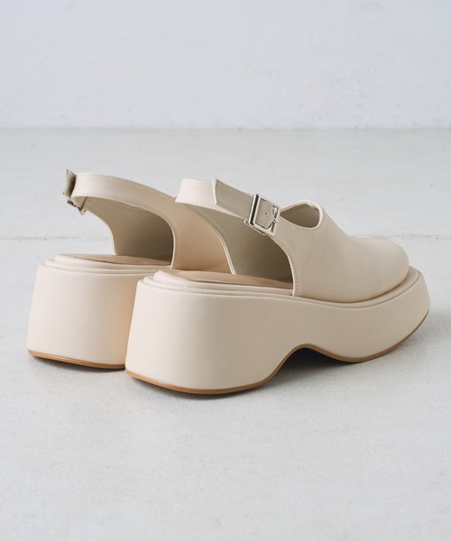 one after another NICE CLAUP（ワンアフターアナザーナイスクラップ）の「バックベルト付きサボサンダル（その他シューズ・レディース・アイボリー/ブラック・LARGE/MEDIUM/SMALL）」の8枚目の写真
