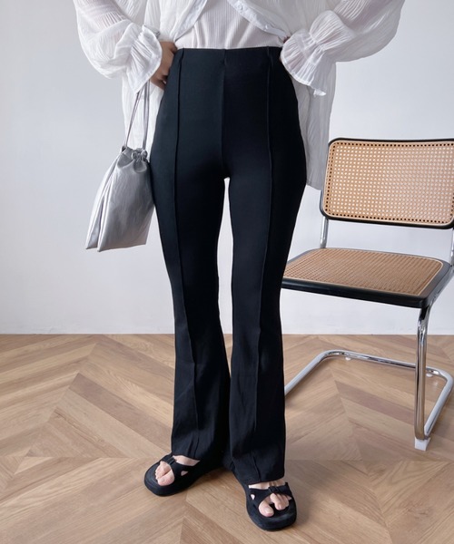 MYMOOD.（マイムード）の「センタープレス セミフレアパンツ（その他パンツ・レディース・ブラック/グレー・FREE）」の3枚目の写真