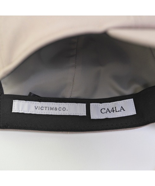 VICTIM(ヴィクティム)の「VICTIM ヴィクティム / ×CA4LA BASIC B.B CAP カシラコラボレーションベースボールキャップ / VTM-23-A-025(キャップ・メンズ・グレイッシュベージュ/ブラック・FREE)」の6枚目の写真