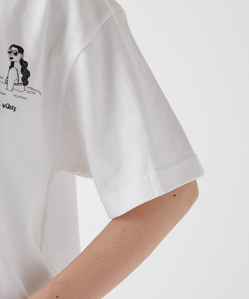 COLLAGE GALLARDAGALANTE(コラージュガリャルダガランテ)の「イラストレーターコラボ/ロゴプリントTシャツ(Tシャツ/カットソー・レディース・ホワイト・FREE)」の14枚目の写真