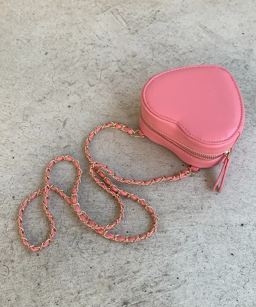 mi via loca（ミヴィアロカ）の「ハートモチーフ チェーンminiバッグ（ショルダーバッグ・レディース・ホワイト/ピンク/イエロー/ブラック・FREE）」の4枚目の写真