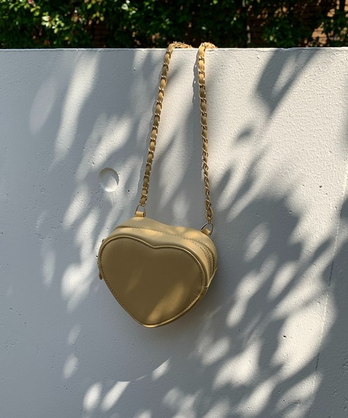mi via loca（ミヴィアロカ）の「ハートモチーフ チェーンminiバッグ（ショルダーバッグ・レディース・ホワイト/ピンク/イエロー/ブラック・FREE）」の15枚目の写真