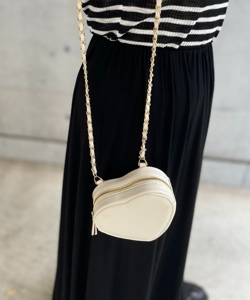 mi via loca（ミヴィアロカ）の「ハートモチーフ チェーンminiバッグ（ショルダーバッグ・レディース・ホワイト/ピンク/イエロー/ブラック・FREE）」の20枚目の写真