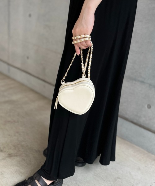 mi via loca（ミヴィアロカ）の「ハートモチーフ チェーンminiバッグ（ショルダーバッグ・レディース・ホワイト/ピンク/イエロー/ブラック・FREE）」の19枚目の写真