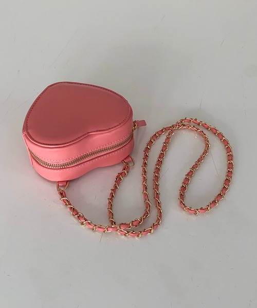 mi via loca（ミヴィアロカ）の「ハートモチーフ チェーンminiバッグ（ショルダーバッグ・レディース・ホワイト/ピンク/イエロー/ブラック・FREE）」の12枚目の写真