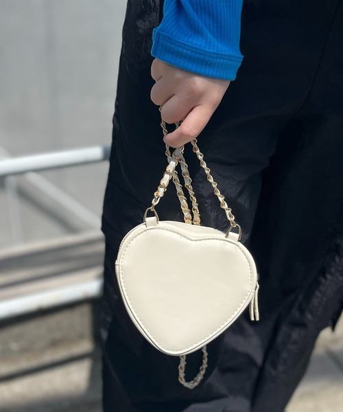 mi via loca（ミヴィアロカ）の「ハートモチーフ チェーンminiバッグ（ショルダーバッグ・レディース・ホワイト/ピンク/イエロー/ブラック・FREE）」の18枚目の写真