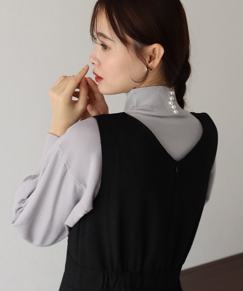 BLUEEAST（ブルーイースト）の「バックパールボリューム袖もちもちニット（ニット/セーター・レディース・ブラック/アイボリー/ブルー/グレー・MEDIUM）」の4枚目の写真