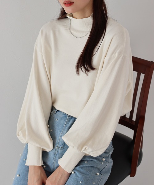 BLUEEAST（ブルーイースト）の「バックパールボリューム袖もちもちニット（ニット/セーター・レディース・ブラック/アイボリー/ブルー/グレー・MEDIUM）」の2枚目の写真