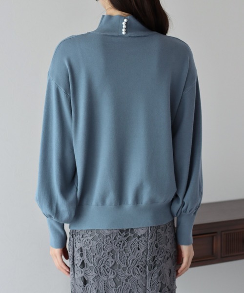 BLUEEAST（ブルーイースト）の「バックパールボリューム袖もちもちニット（ニット/セーター・レディース・ブラック/アイボリー/ブルー/グレー・MEDIUM）」の12枚目の写真