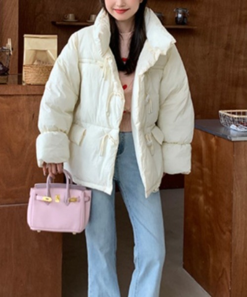 ENLIKE（エンリケ）の「ダッフルボタンスタンドネック中綿ジャケット（その他アウター・レディース・オフホワイト/イエロー/ブラック・FREE）」の7枚目の写真