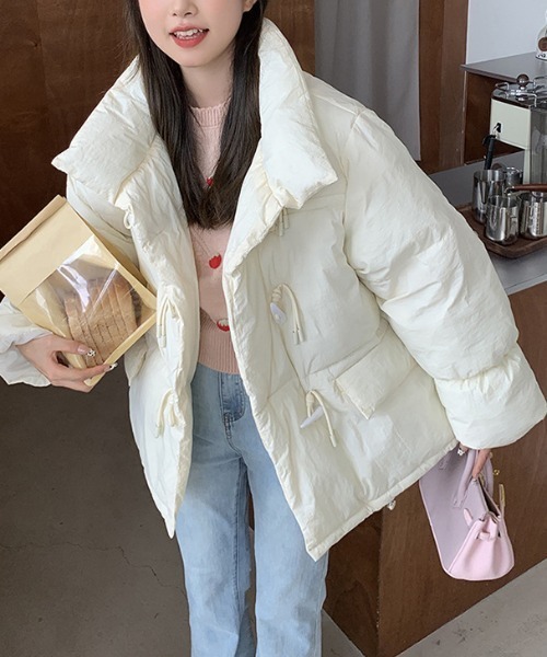 ENLIKE（エンリケ）の「ダッフルボタンスタンドネック中綿ジャケット（その他アウター・レディース・オフホワイト/イエロー/ブラック・FREE）」の5枚目の写真