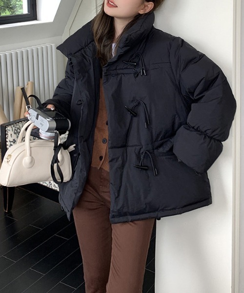 ENLIKE（エンリケ）の「ダッフルボタンスタンドネック中綿ジャケット（その他アウター・レディース・オフホワイト/イエロー/ブラック・FREE）」の16枚目の写真