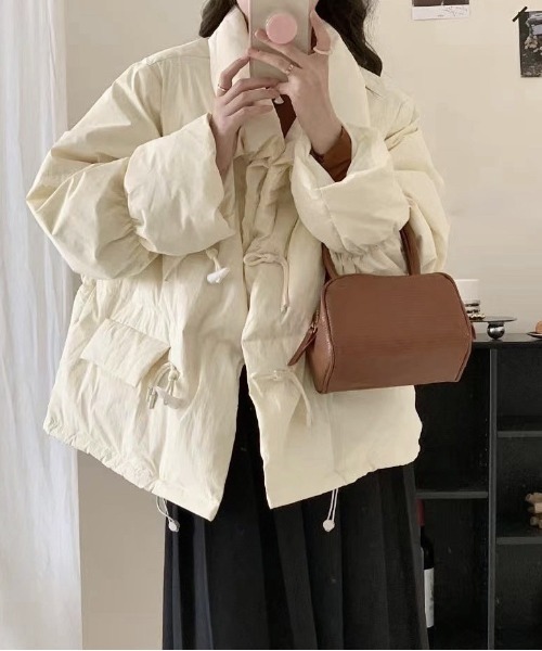 ENLIKE（エンリケ）の「ダッフルボタンスタンドネック中綿ジャケット（その他アウター・レディース・オフホワイト/イエロー/ブラック・FREE）」の10枚目の写真