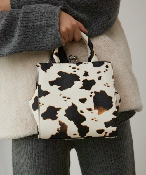 AZUL by moussy(アズールバイマウジー)の「メタルフレームバッグ(ショルダーバッグ・レディース・アイボリー/ブラック/ブルー/ホワイト系その他・FREE)」の2枚目の写真