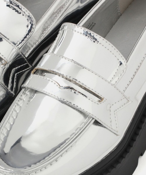 FOREVER 21（フォーエバー トゥエンティーワン）の「厚底ローファー（その他シューズ・レディース・シルバー・23cm/23.5cm/24cm/24.5cm）」の7枚目の写真