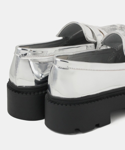 FOREVER 21（フォーエバー トゥエンティーワン）の「厚底ローファー（その他シューズ・レディース・シルバー・23cm/23.5cm/24cm/24.5cm）」の8枚目の写真