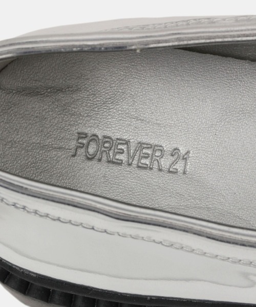FOREVER 21（フォーエバー トゥエンティーワン）の「厚底ローファー（その他シューズ・レディース・シルバー・23cm/23.5cm/24cm/24.5cm）」の9枚目の写真