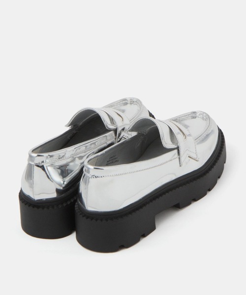 FOREVER 21（フォーエバー トゥエンティーワン）の「厚底ローファー（その他シューズ・レディース・シルバー・23cm/23.5cm/24cm/24.5cm）」の4枚目の写真